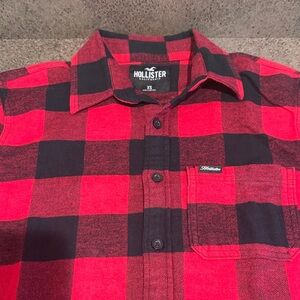 Hollister Men’s Red and Black Buffalo Plaid Button-Down Shirt